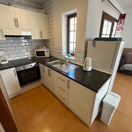 Lovely Newly Refurbished 1 Bedroom Flat Minutes From Sandy Beach,private Terrace Apartment *