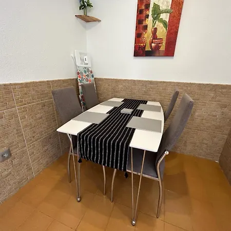 Lovely Newly Refurbished 1 Bedroom Flat Minutes From Sandy Beach,private Terrace Apartment