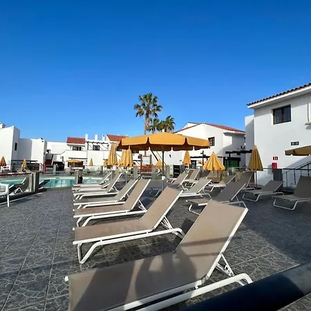 Lovely Newly Refurbished 1 Bedroom Flat Minutes From Sandy Beach,private Terrace Apartment