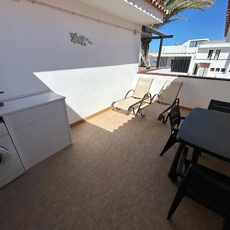 Lovely Newly Refurbished 1 Bedroom Flat Minutes From Sandy Beach,private Terrace Apartment *