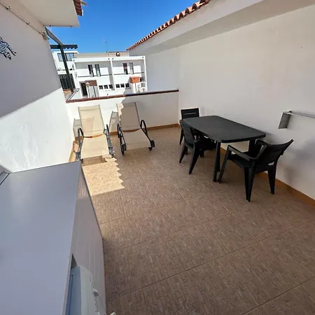 Apartment Lovely Newly Refurbished 1 Bedroom Flat Minutes From Sandy Beach,private Terrace
