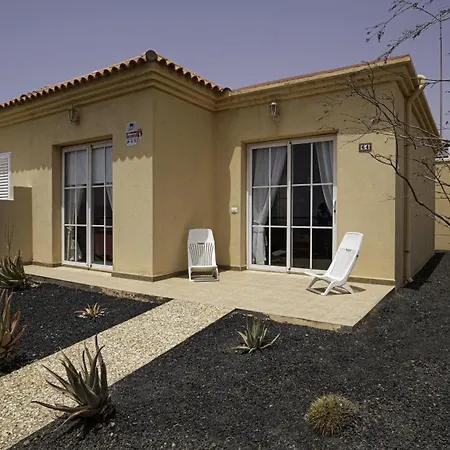 Private Terrace House - Parking - Pool Apartment