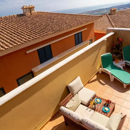 Lucky Thirteen - With Ocean View Apartment