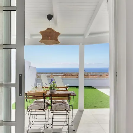 Recently Renovated, With Views, Barbecue And Outdoor Shower Apartment