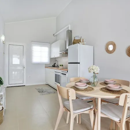 Apartment Recently Renovated, With Views, Barbecue And Outdoor Shower *