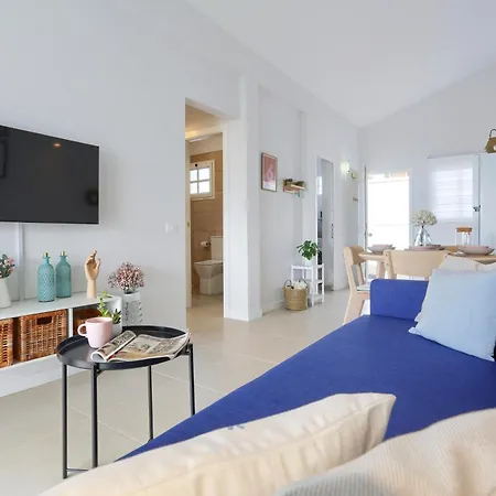 Apartment Recently Renovated, With Views, Barbecue And Outdoor Shower