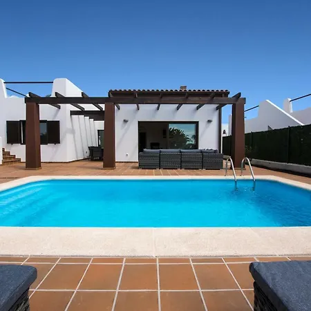 5 Star Luxury Villa, Private Heated Pool, Golf & Sea Views. *