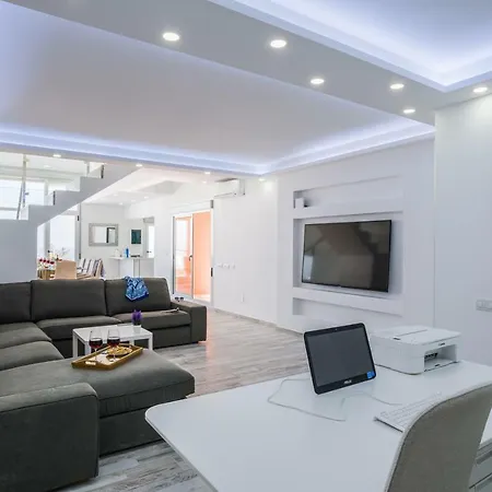 Andrea,heated Pool, Optical Fibre Villa