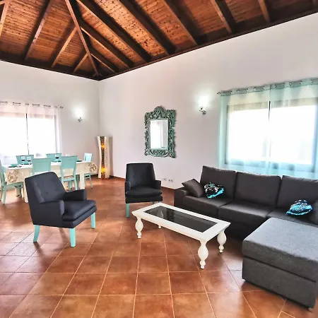 Villa Laura, Centro De *