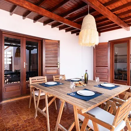 Home2book Stunning Sea Front House Holiday home *