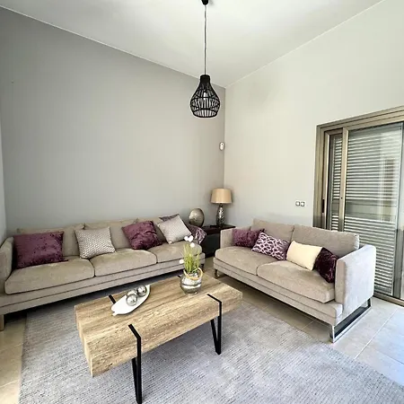Asha Luxury House *