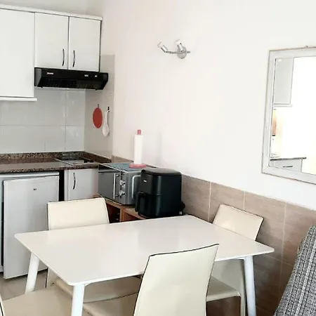Apartment Apartment- Sleeps4- Pool- Garden *