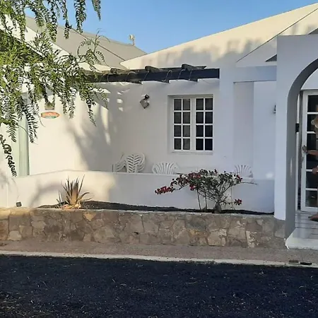 Apartment Apartment- Sleeps4- Pool- Garden *